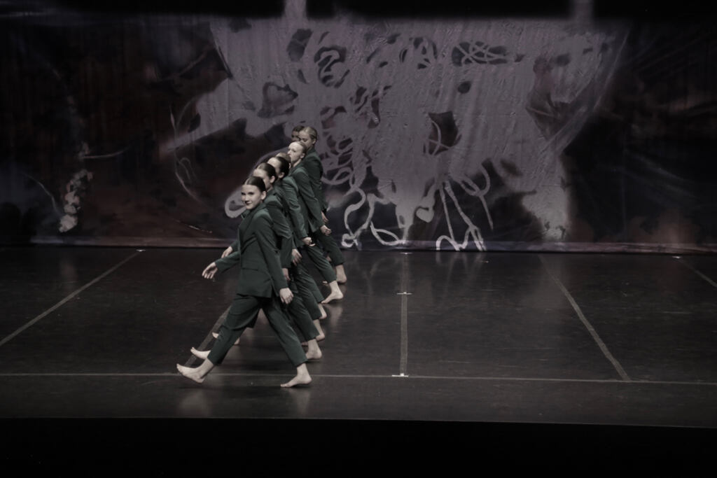 Dancers-Choreography-at-Stage